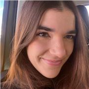 Estudiante de educación primaria con título C1, capacitada para enseñar materias de el curso de primaria e infantil